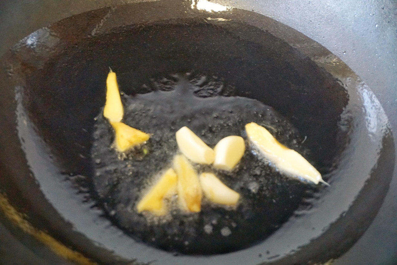 土豆焖烧鸭肉