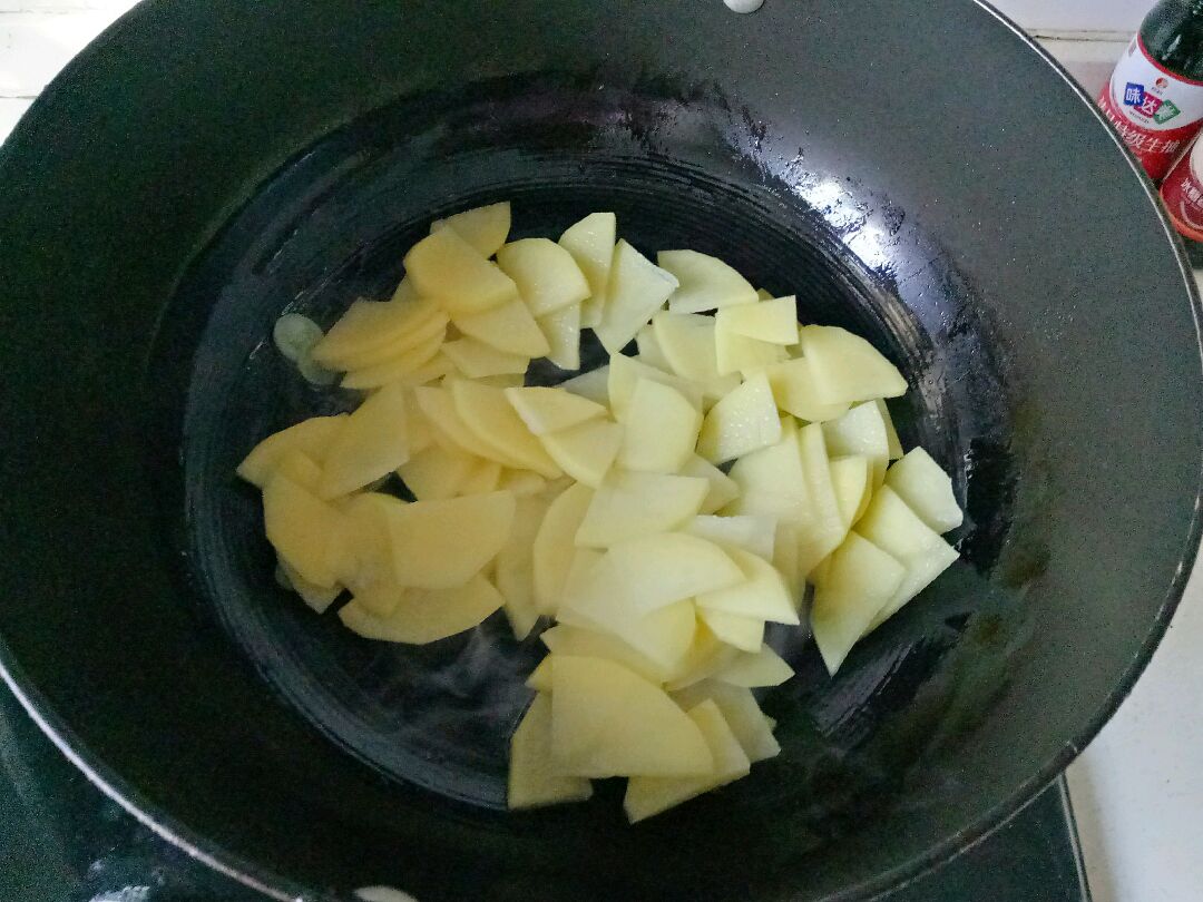 土豆片炒腊肠