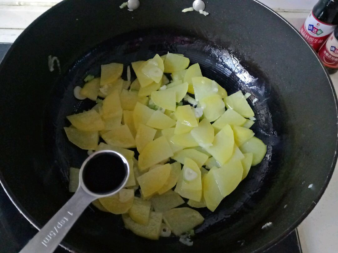 土豆片炒腊肠