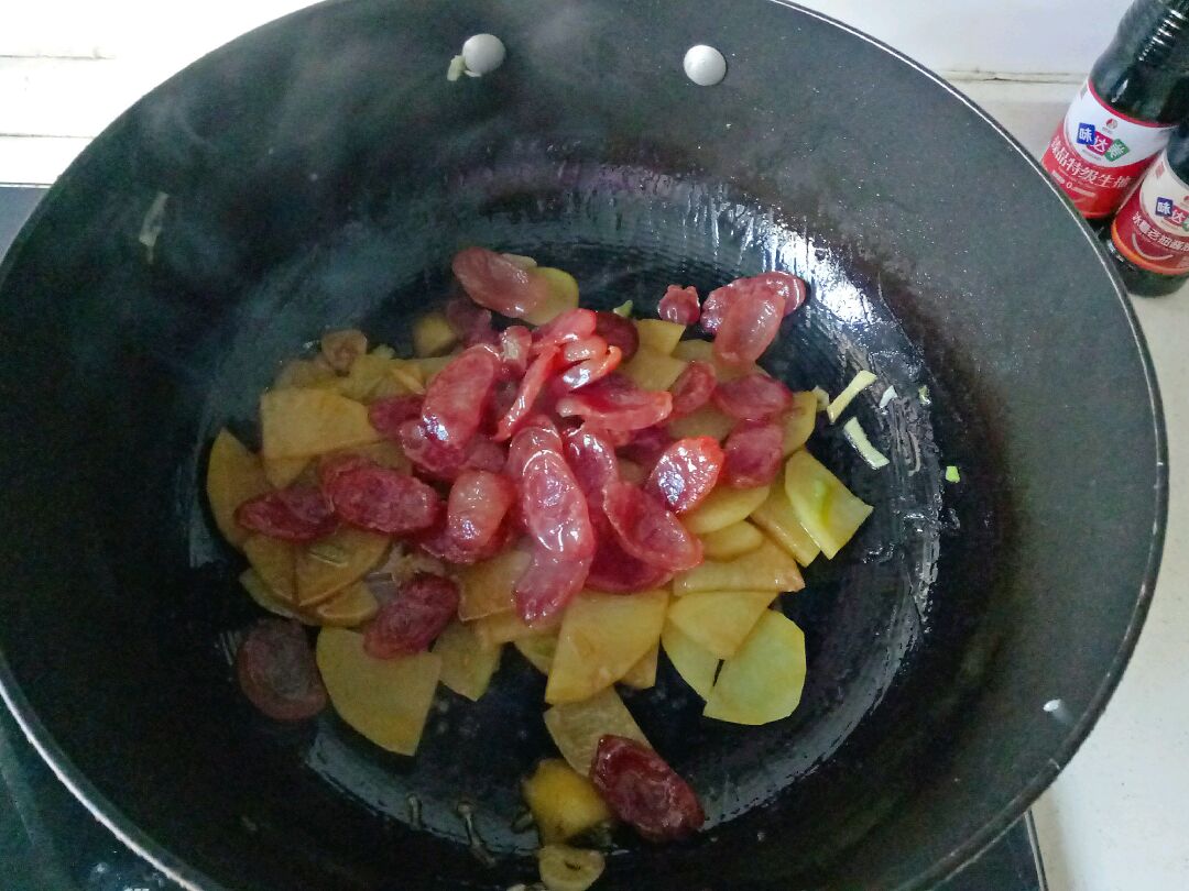 土豆片炒腊肠