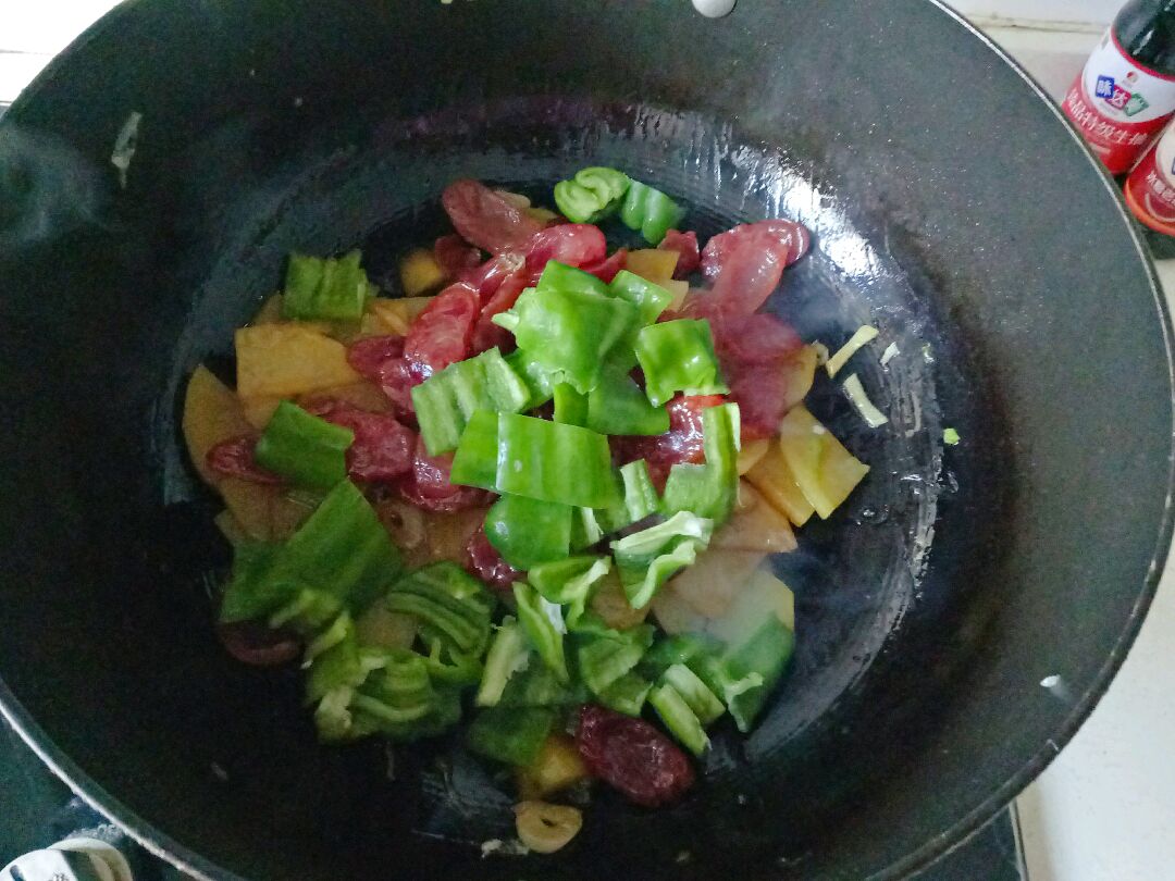 土豆片炒腊肠