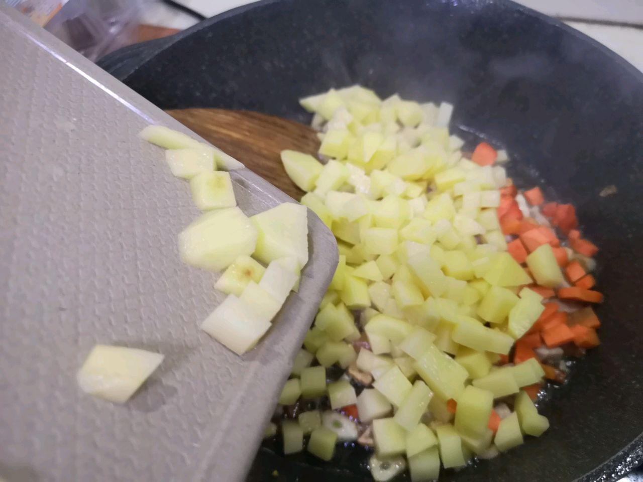 土豆肉丁香卤面