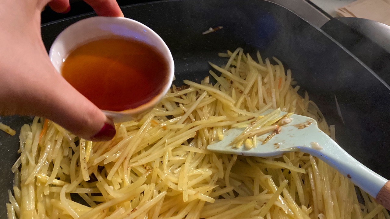 土豆丝炒牛肉【家常菜】