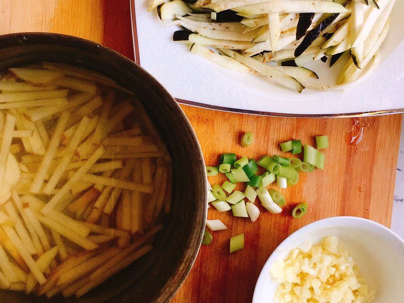 土豆丝炒茄子丝