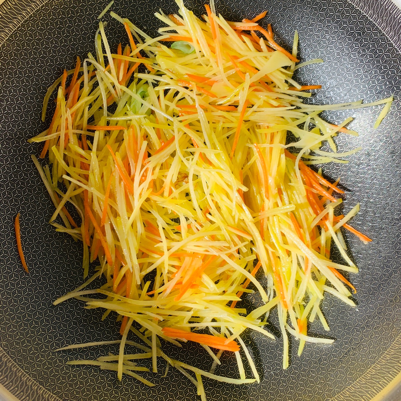 土豆丝这么炒，清脆香甜很下饭