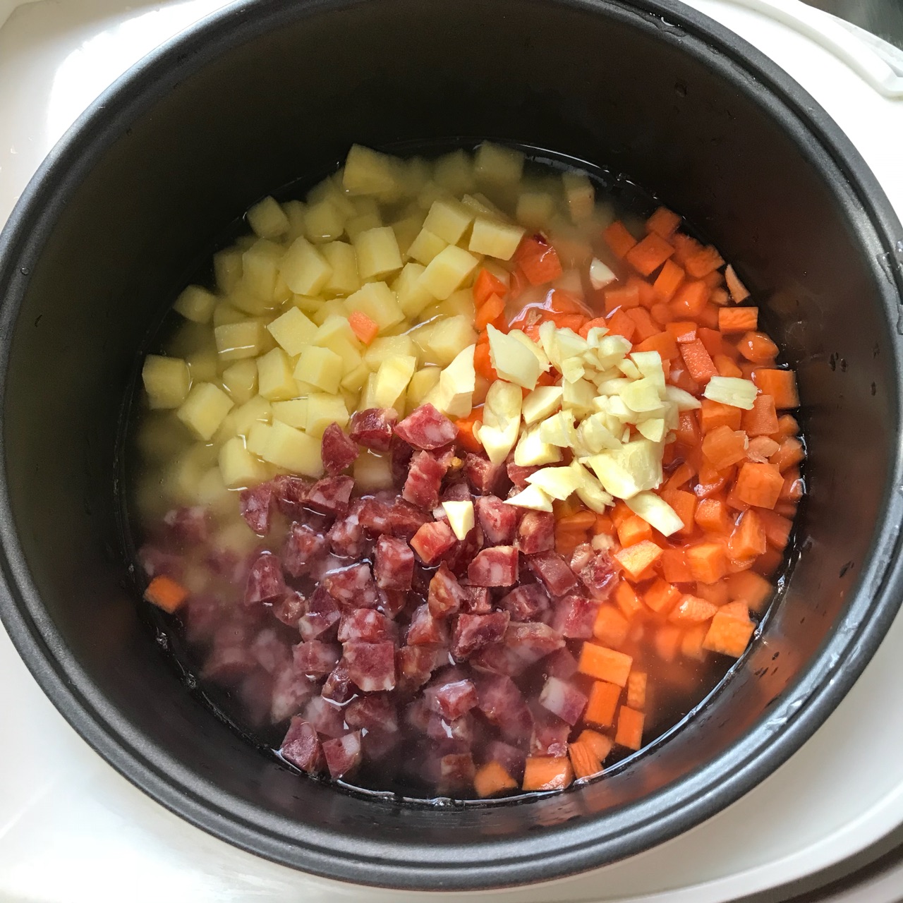 土豆香肠焖饭