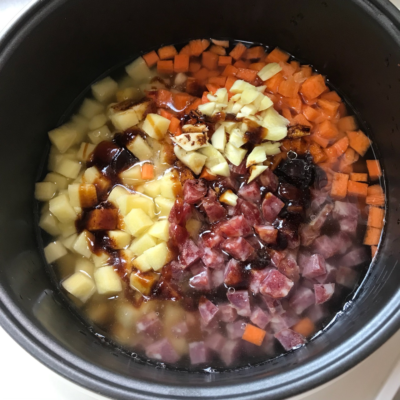 土豆香肠焖饭