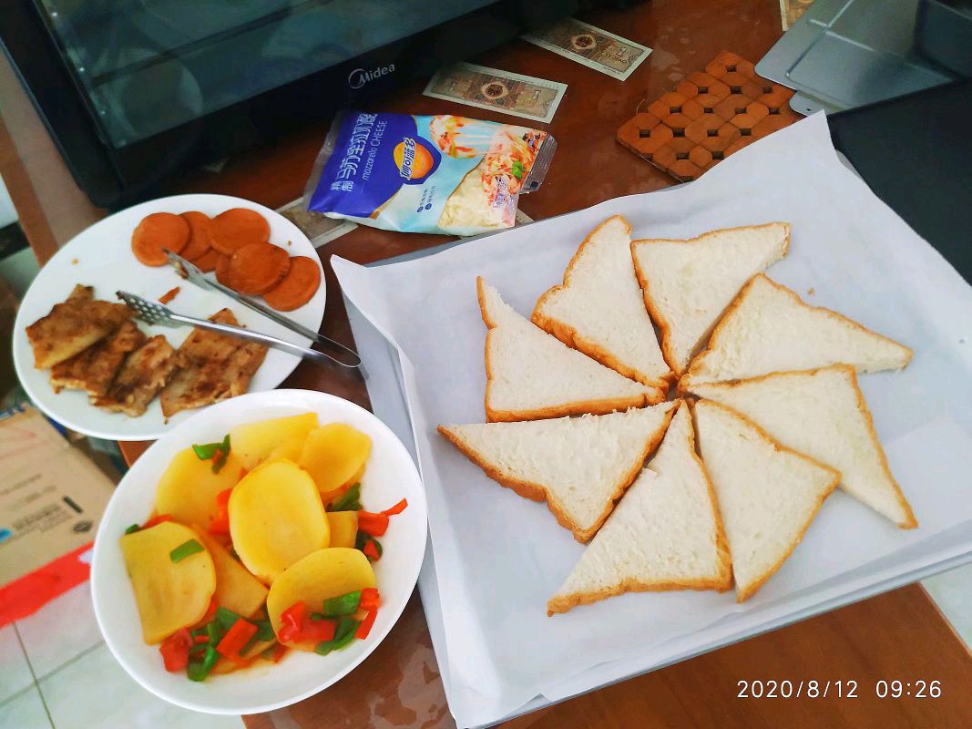 吐司披萨（不用费力切割的三角吐司披萨）