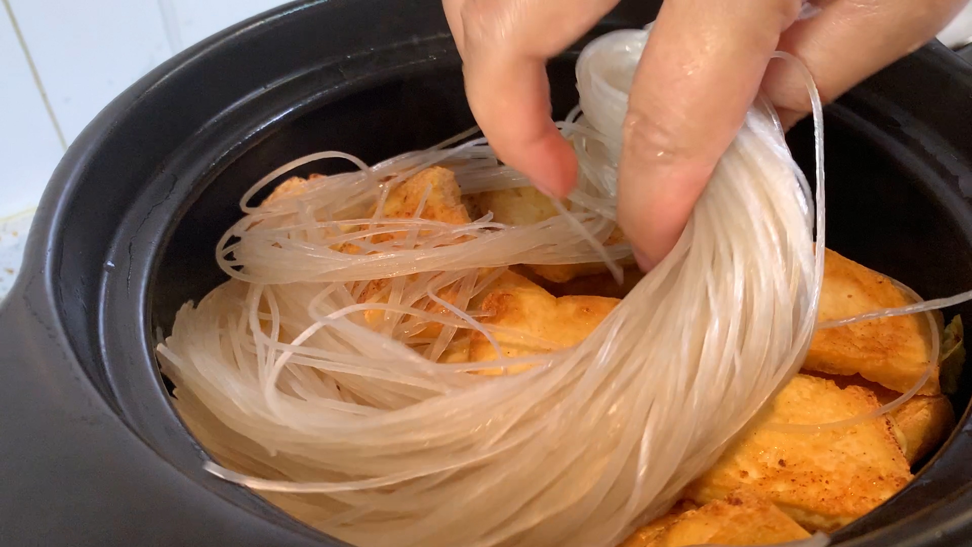 娃娃菜豆腐粉丝煲