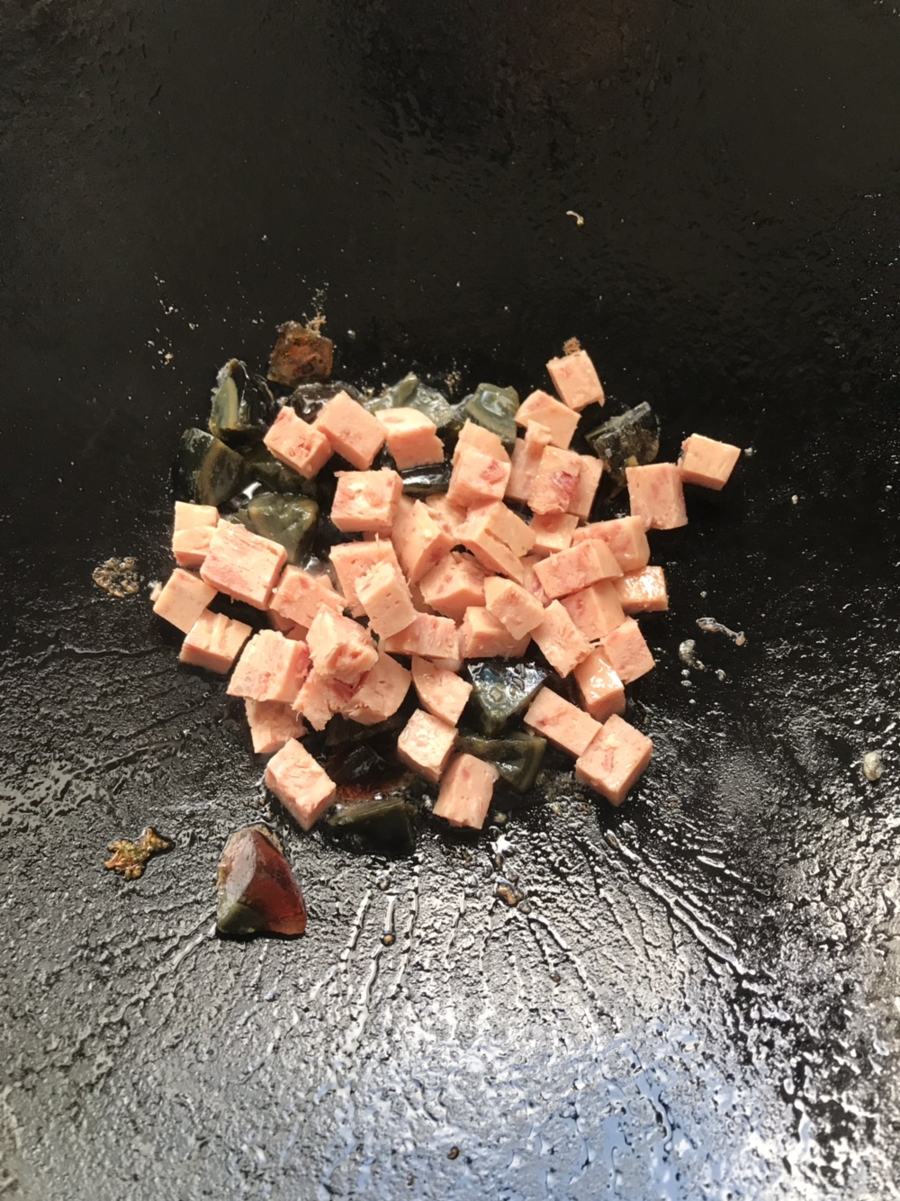 娃娃菜午餐肉皮蛋汤