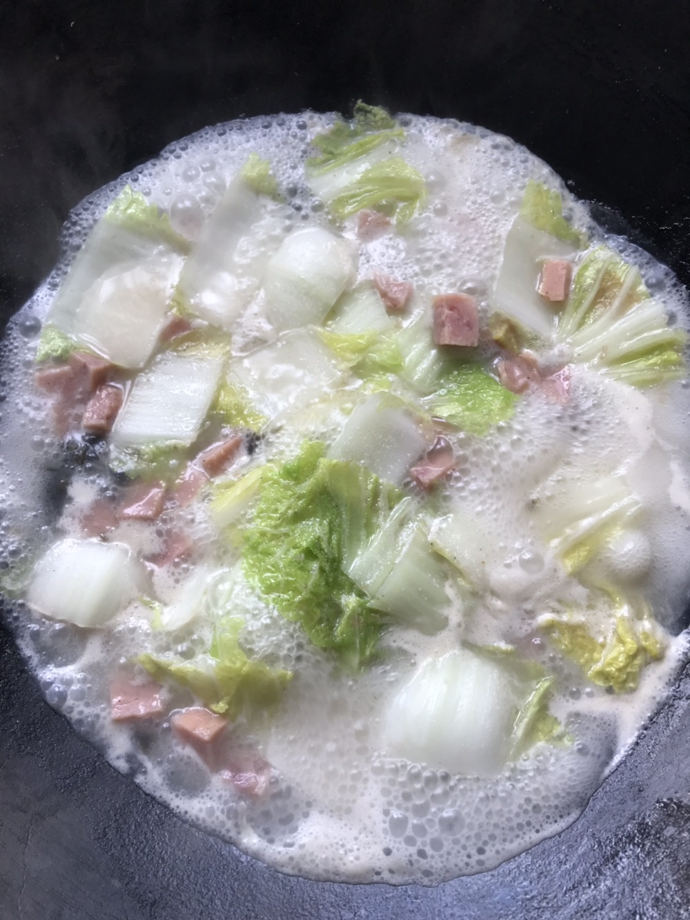 娃娃菜午餐肉皮蛋汤