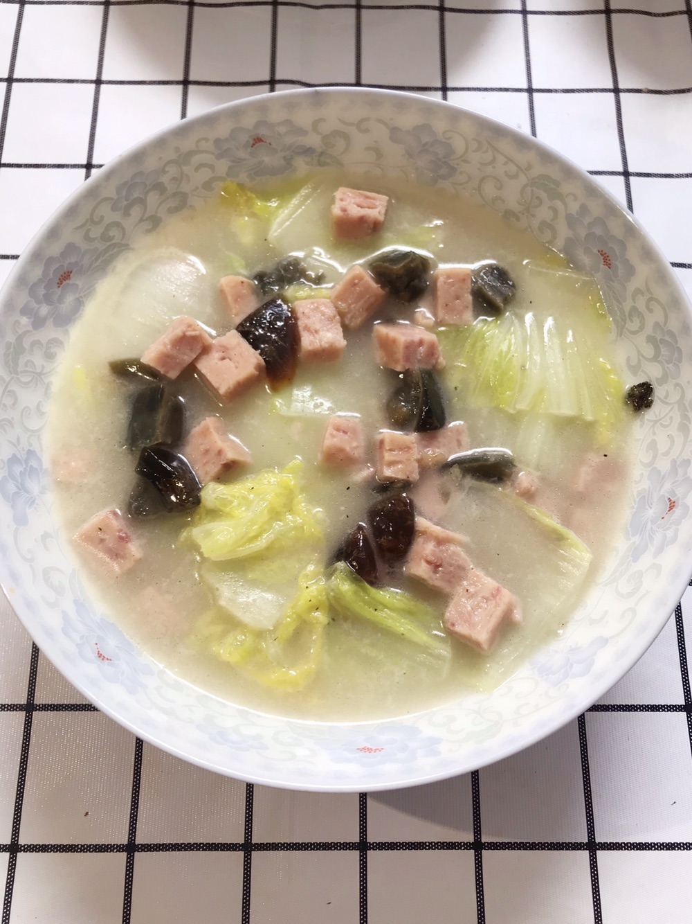 娃娃菜午餐肉皮蛋汤