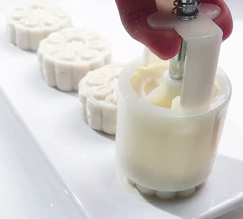 外皮软糯,内陷甜香,清香甜蜜的山药糕