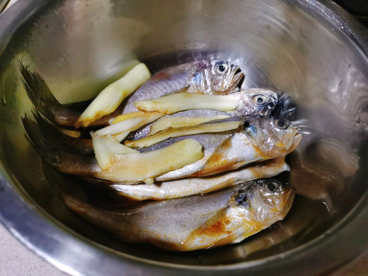 外酥里嫩的海味～香煎小黄鱼