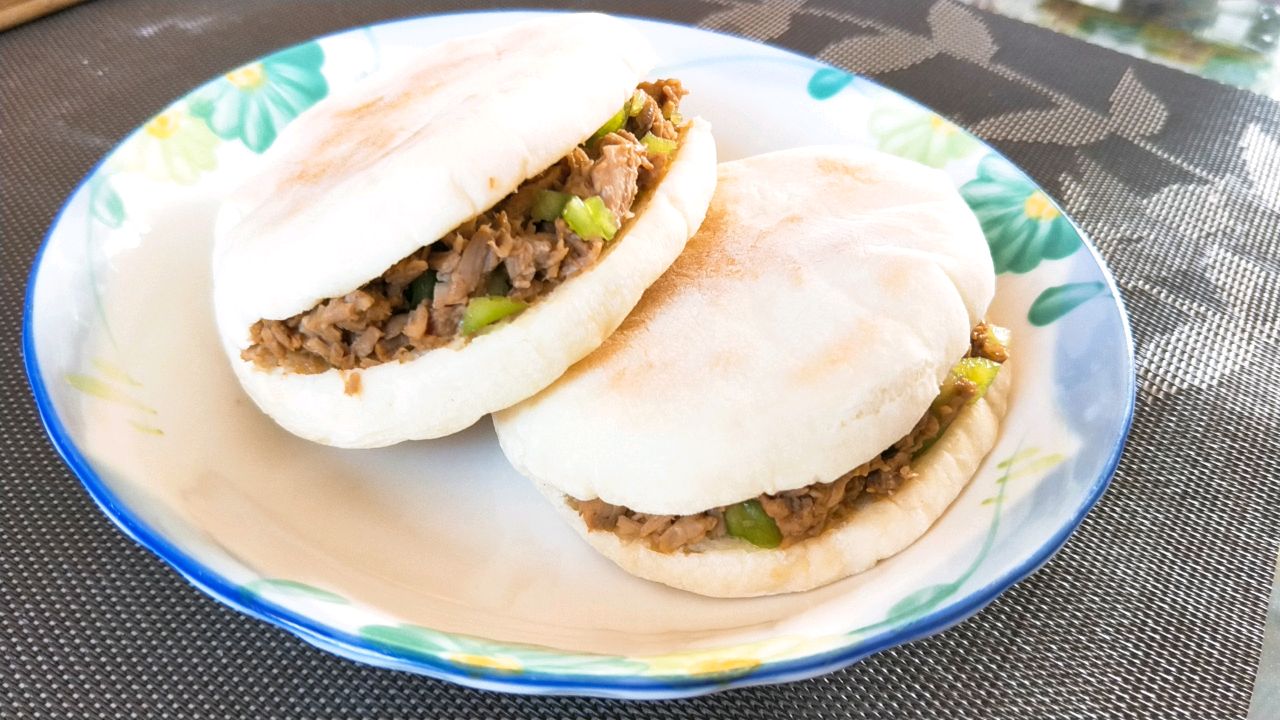 外酥里嫩的肉夹馍