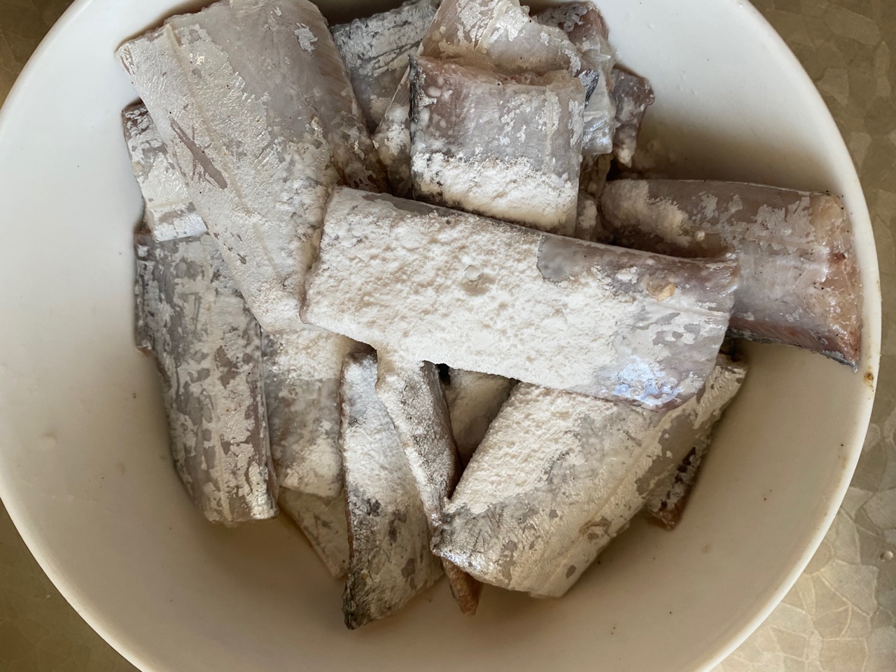 外酥里嫩的炸带鱼简单易做，无敌好吃❗️