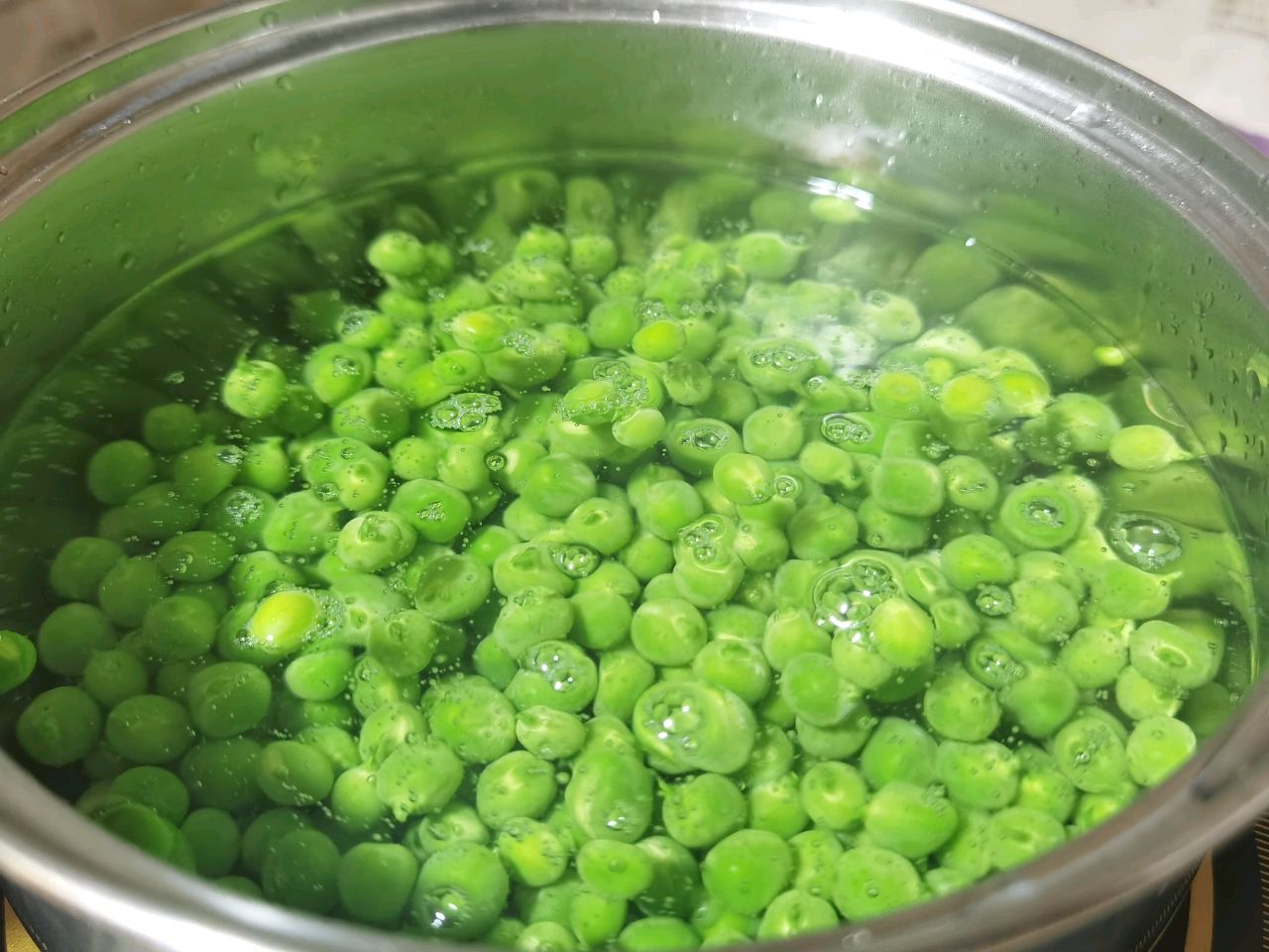 豌豆炒腊肠