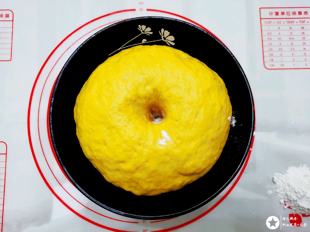 万圣节南瓜豆沙面包