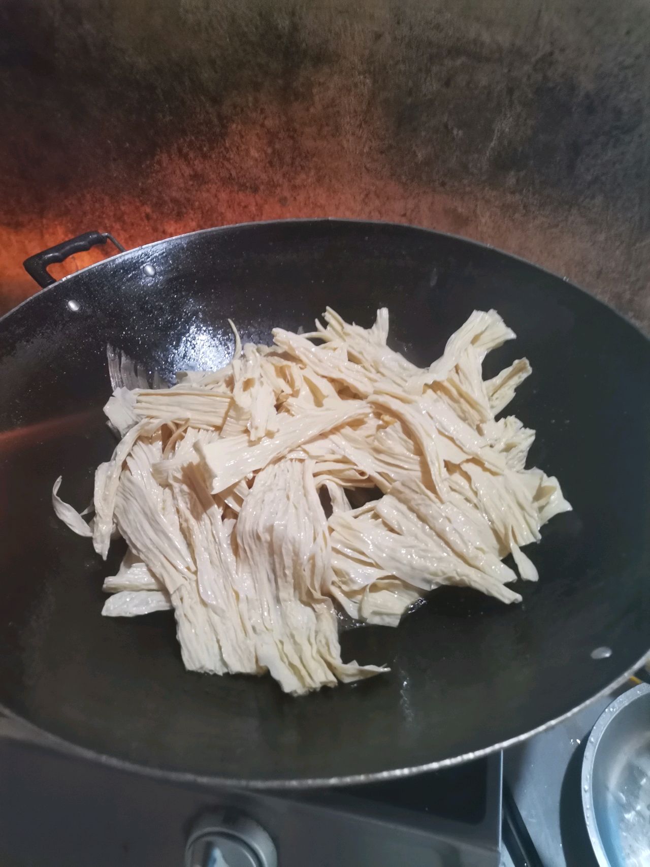 皖鱼焖腐竹