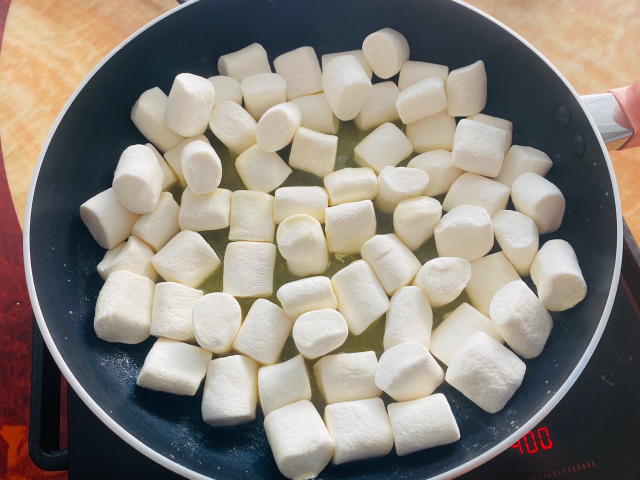 网红草莓雪花酥