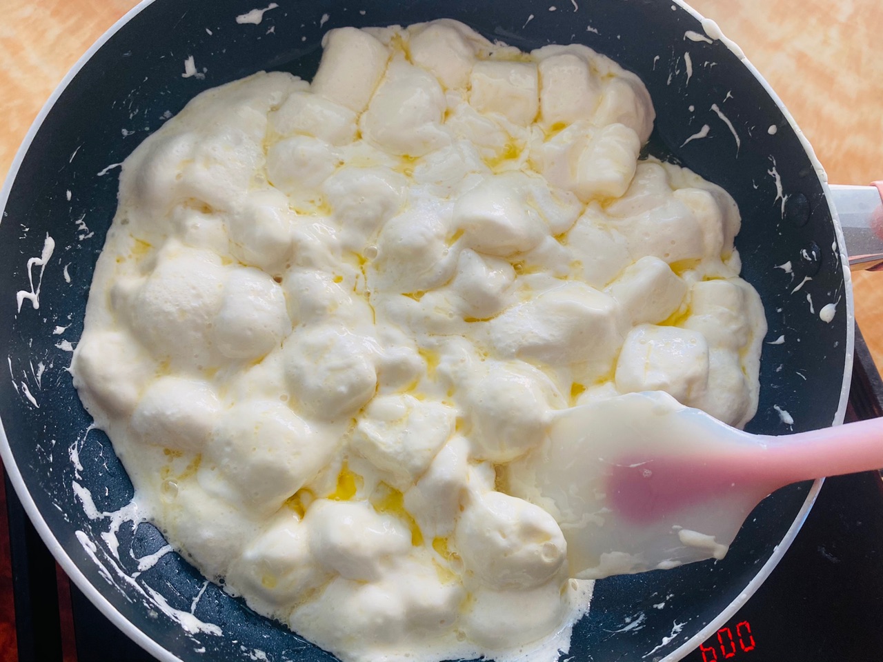 网红草莓雪花酥