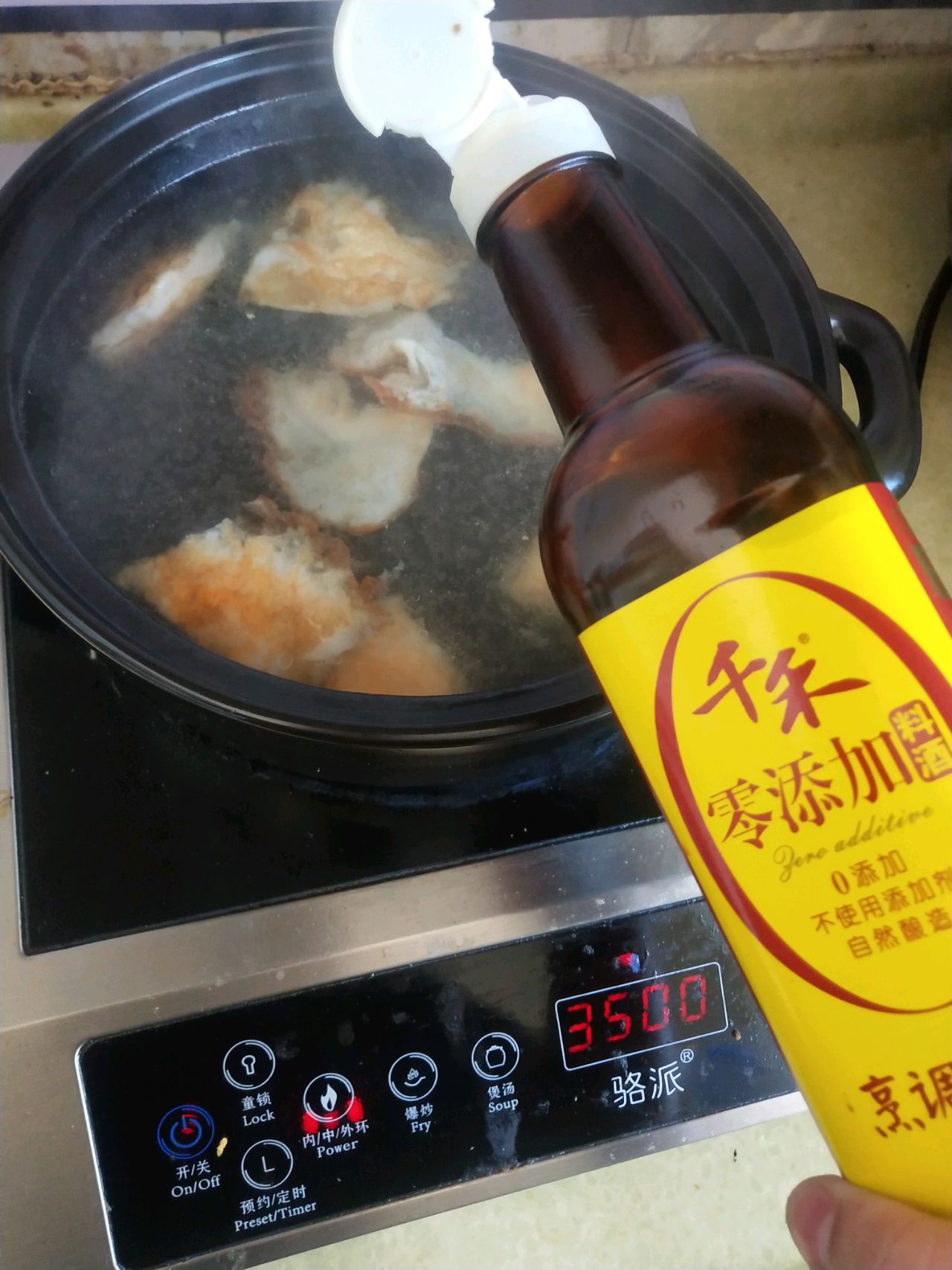 网红海鸭蛋萝卜丸子汤