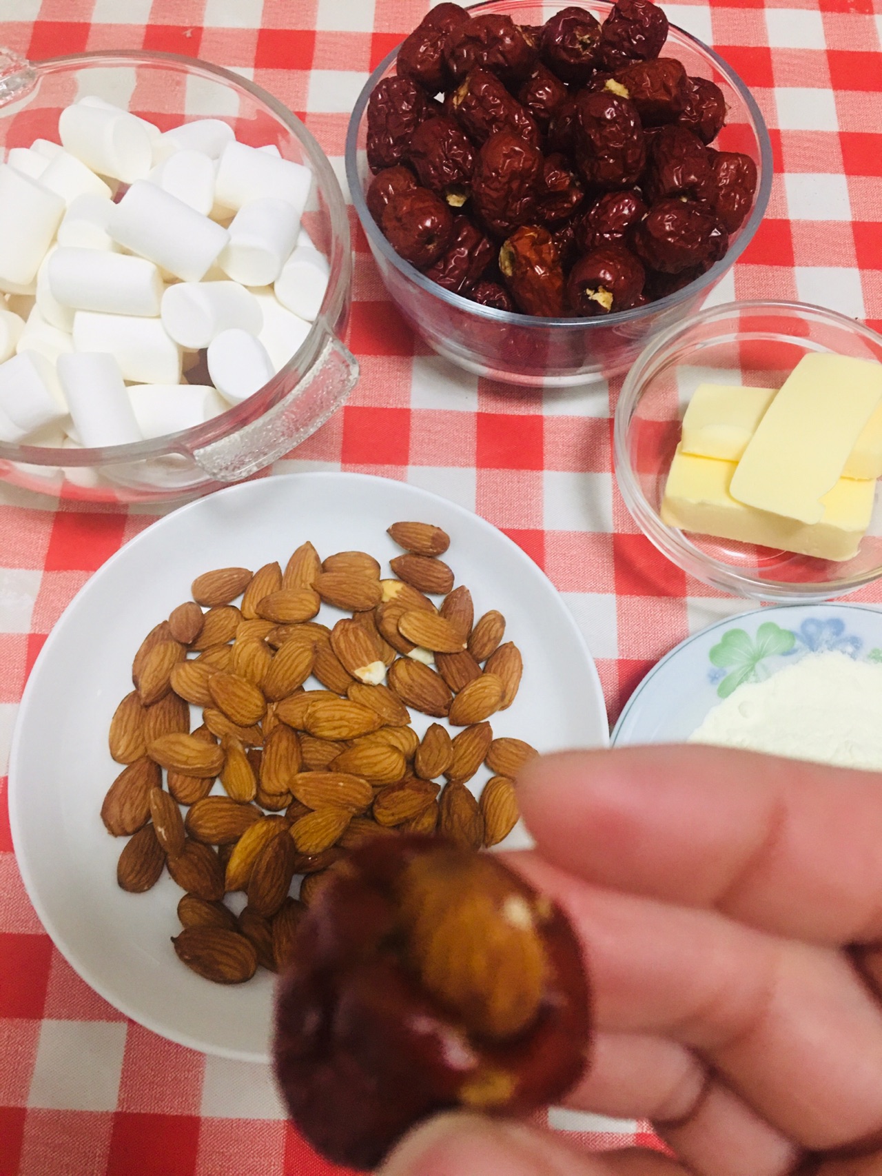 网红小零食—奶枣