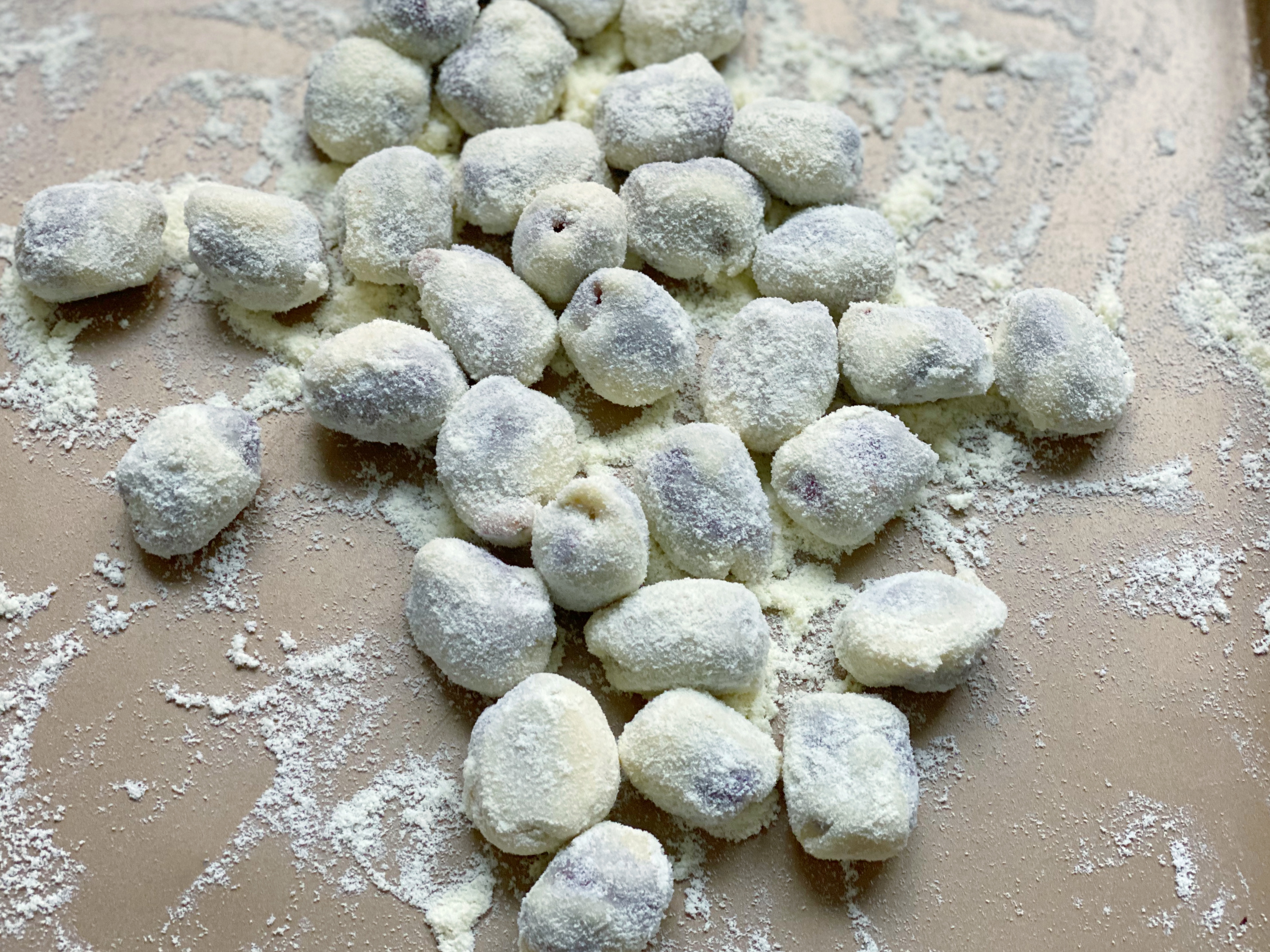 网红小零食杏仁奶枣