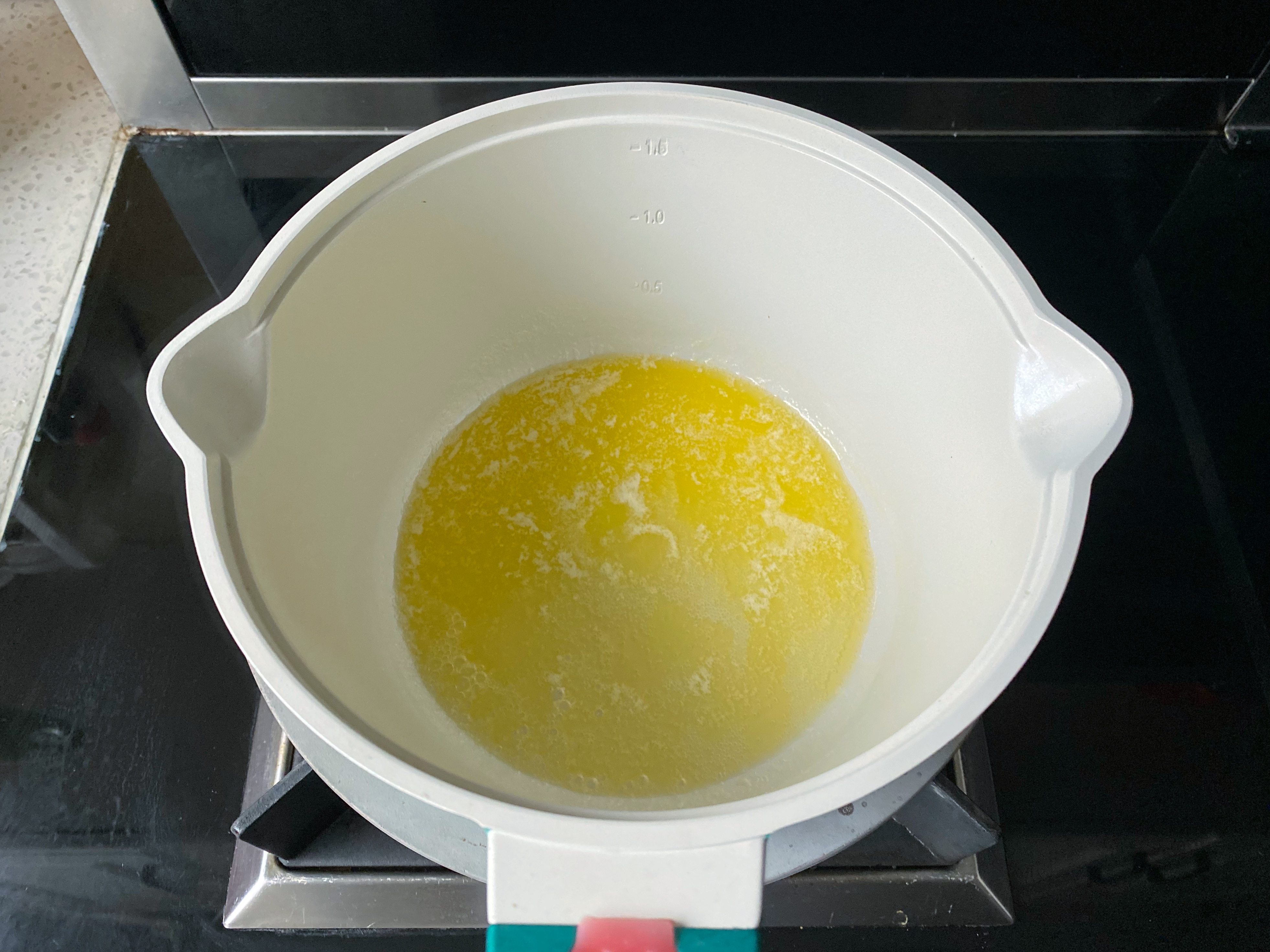 网红小零食杏仁奶枣