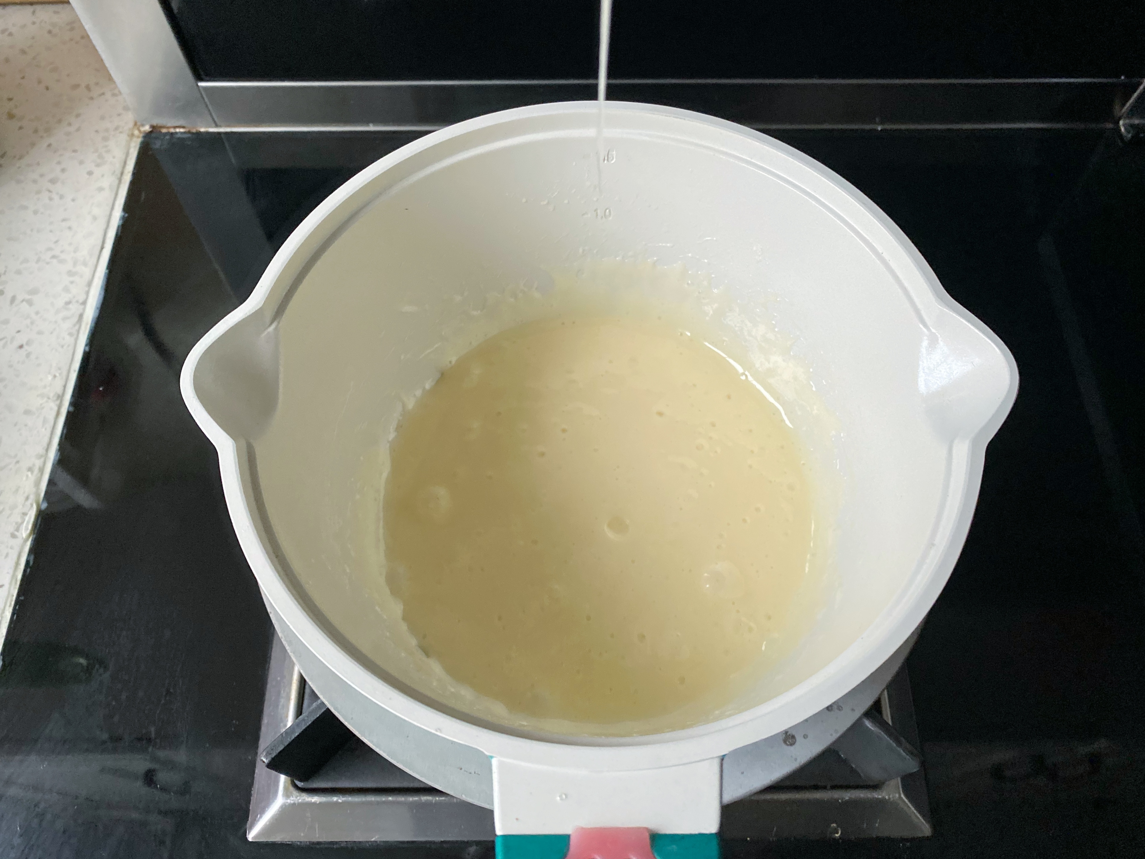 网红小零食杏仁奶枣