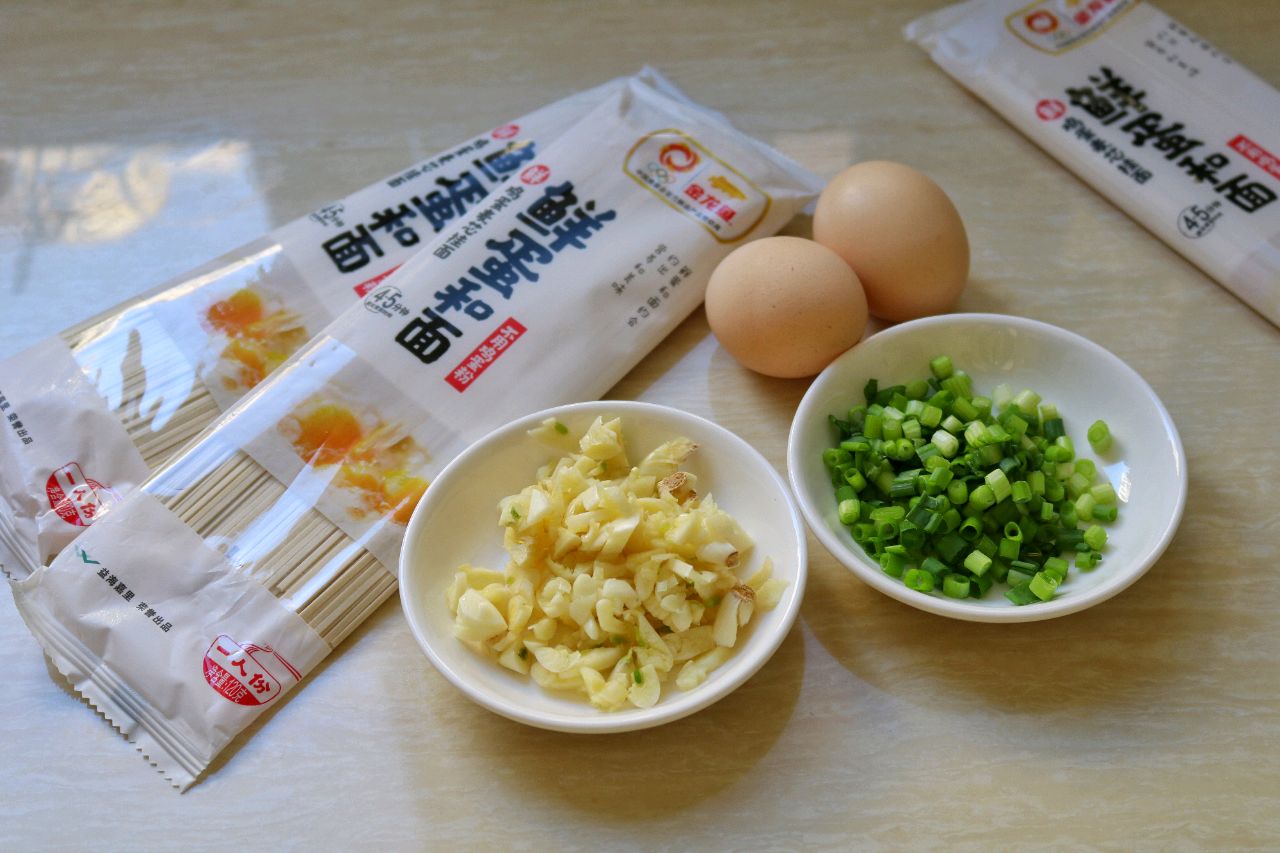 网红小食 荷包蛋焖面