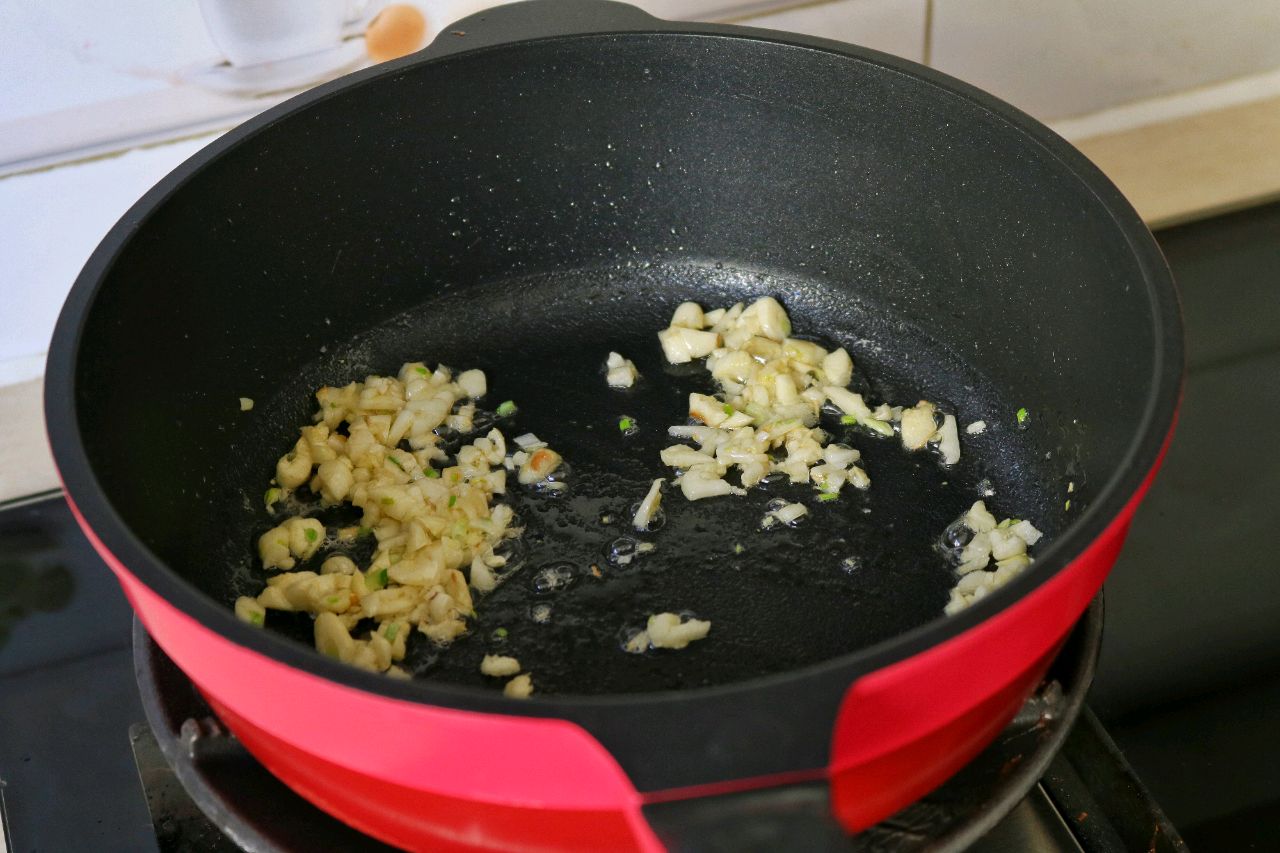 网红小食 荷包蛋焖面