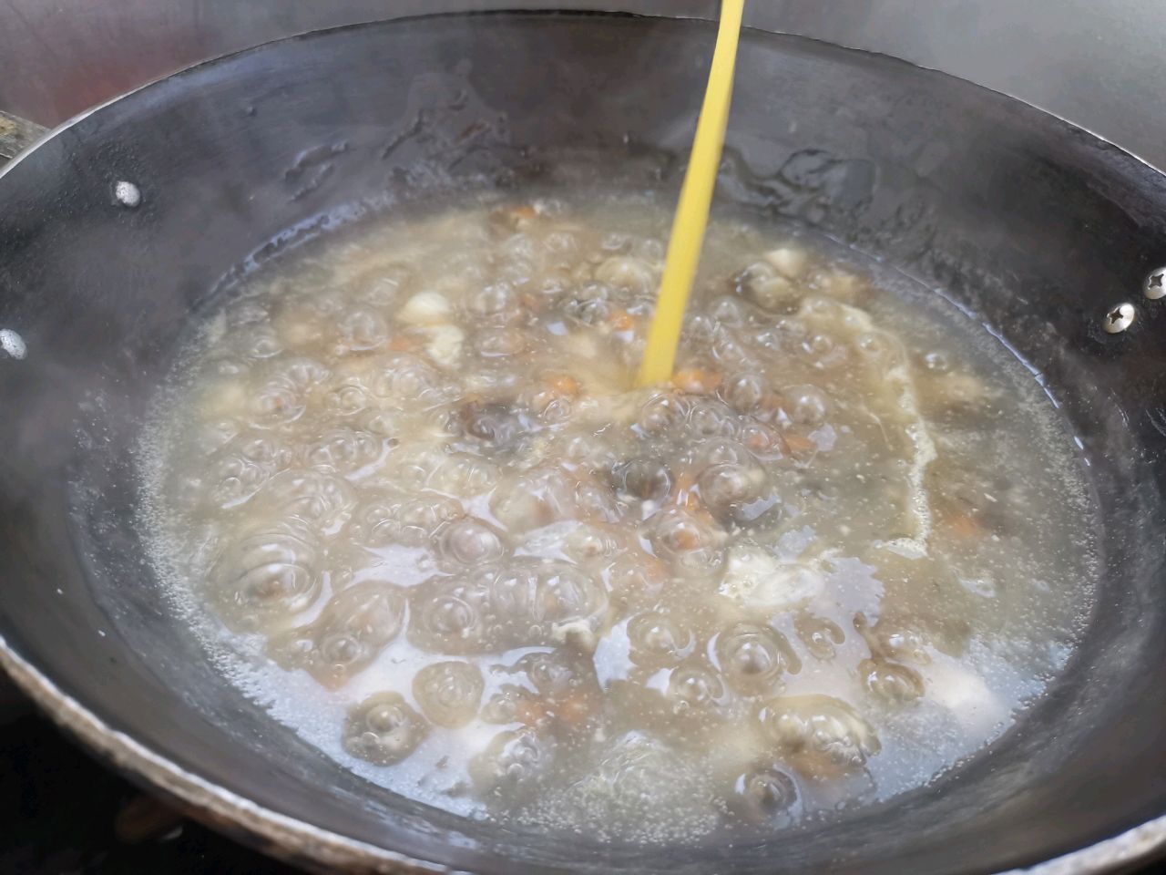 味道鲜美鸡汤味紫菜豆腐汤