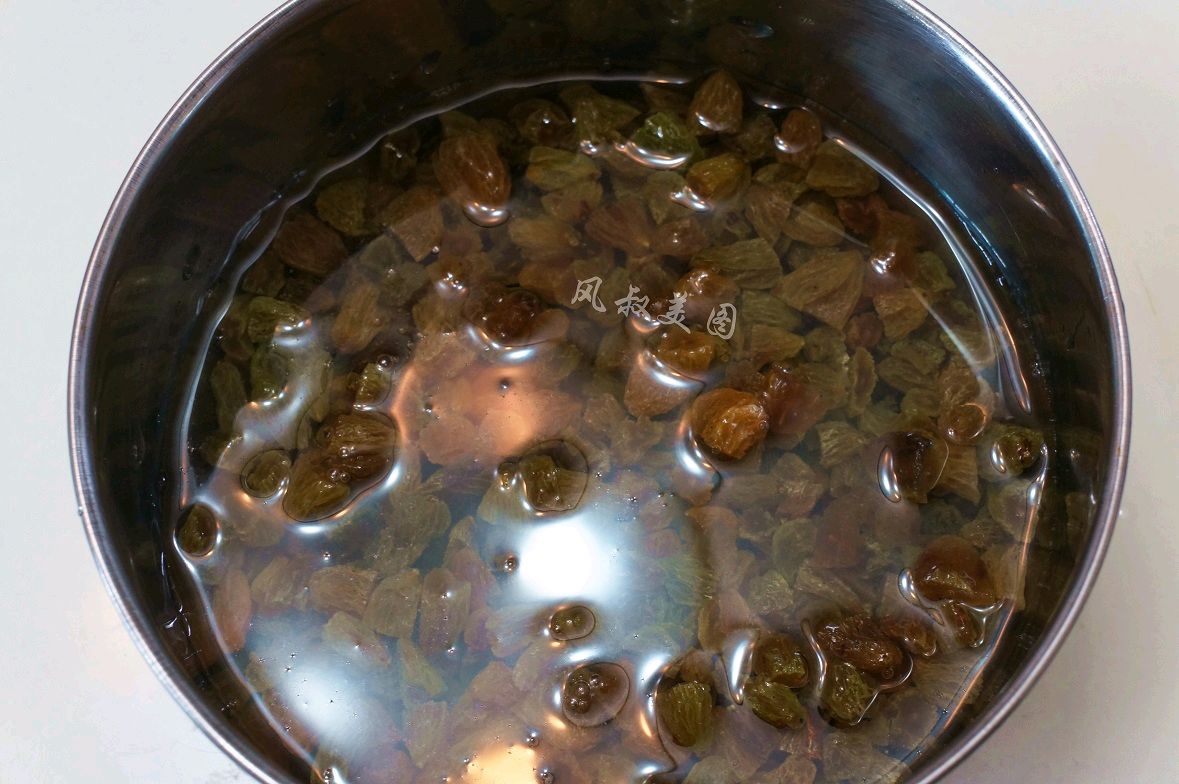 味道诱人的葡萄干夹心饼干