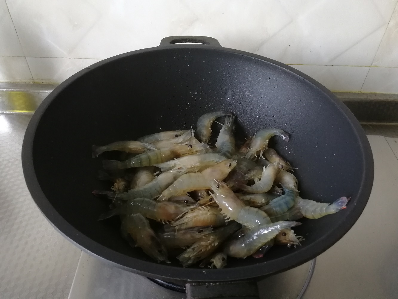 微辣葱香红烧罗氏虾
