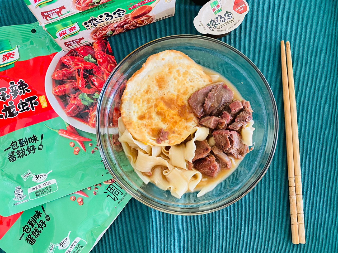 味汤浓郁的家乐红烧牛肉面