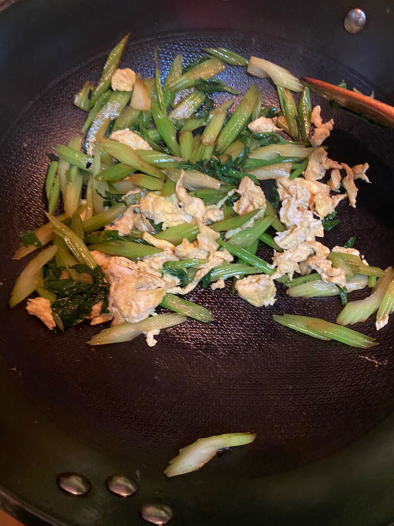 我的减脂期食谱—芹菜炒鸡蛋