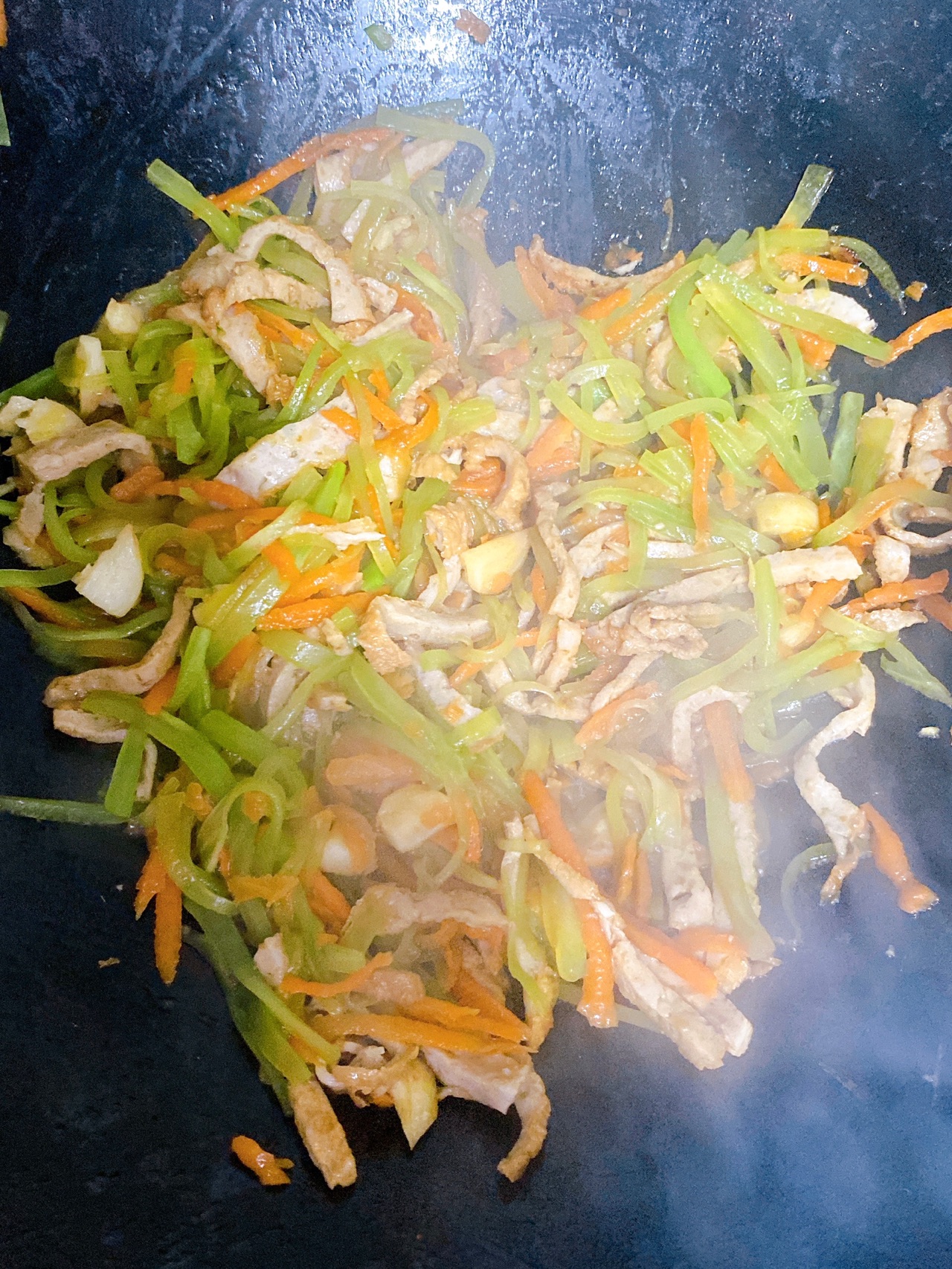 莴笋炒卷章肉