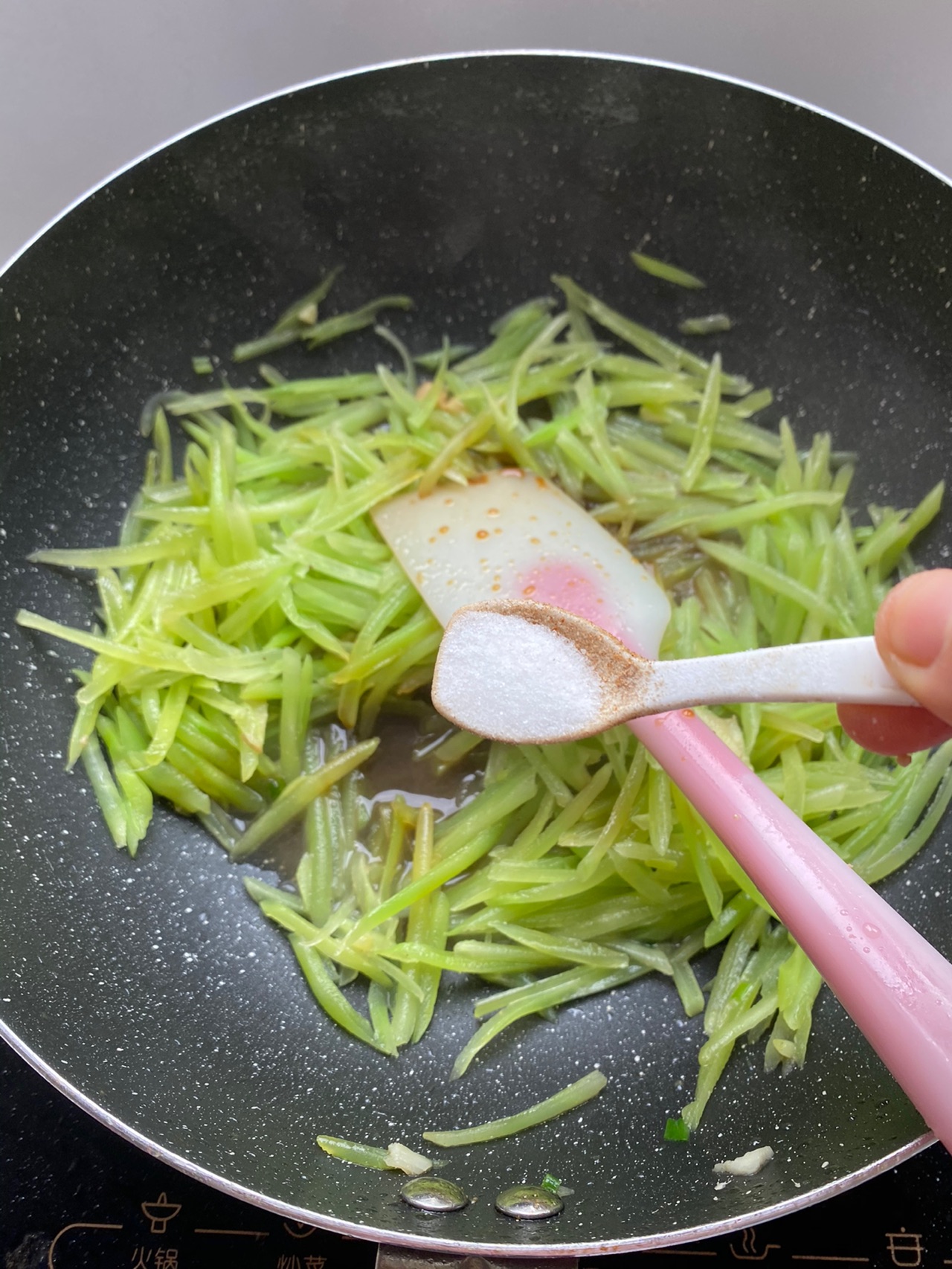 莴笋炒肉丝