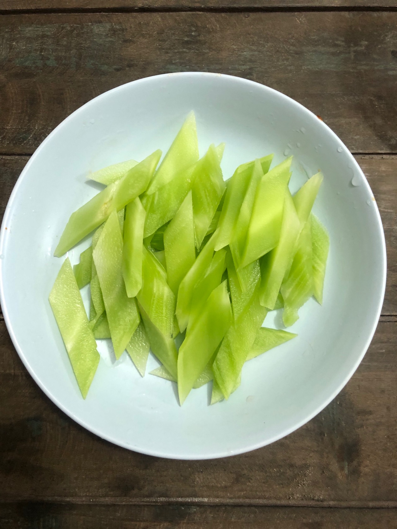 莴笋炒肉这样做超好吃，清爽可口