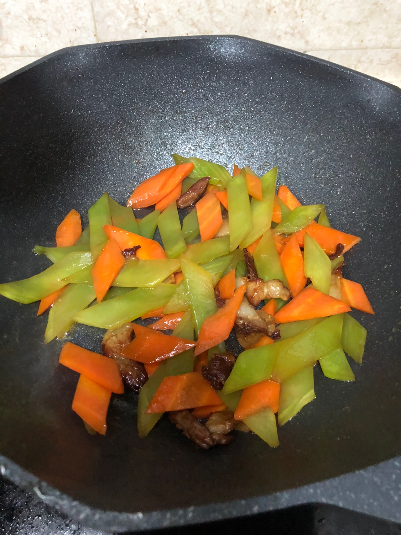 莴笋炒肉这样做超好吃，清爽可口