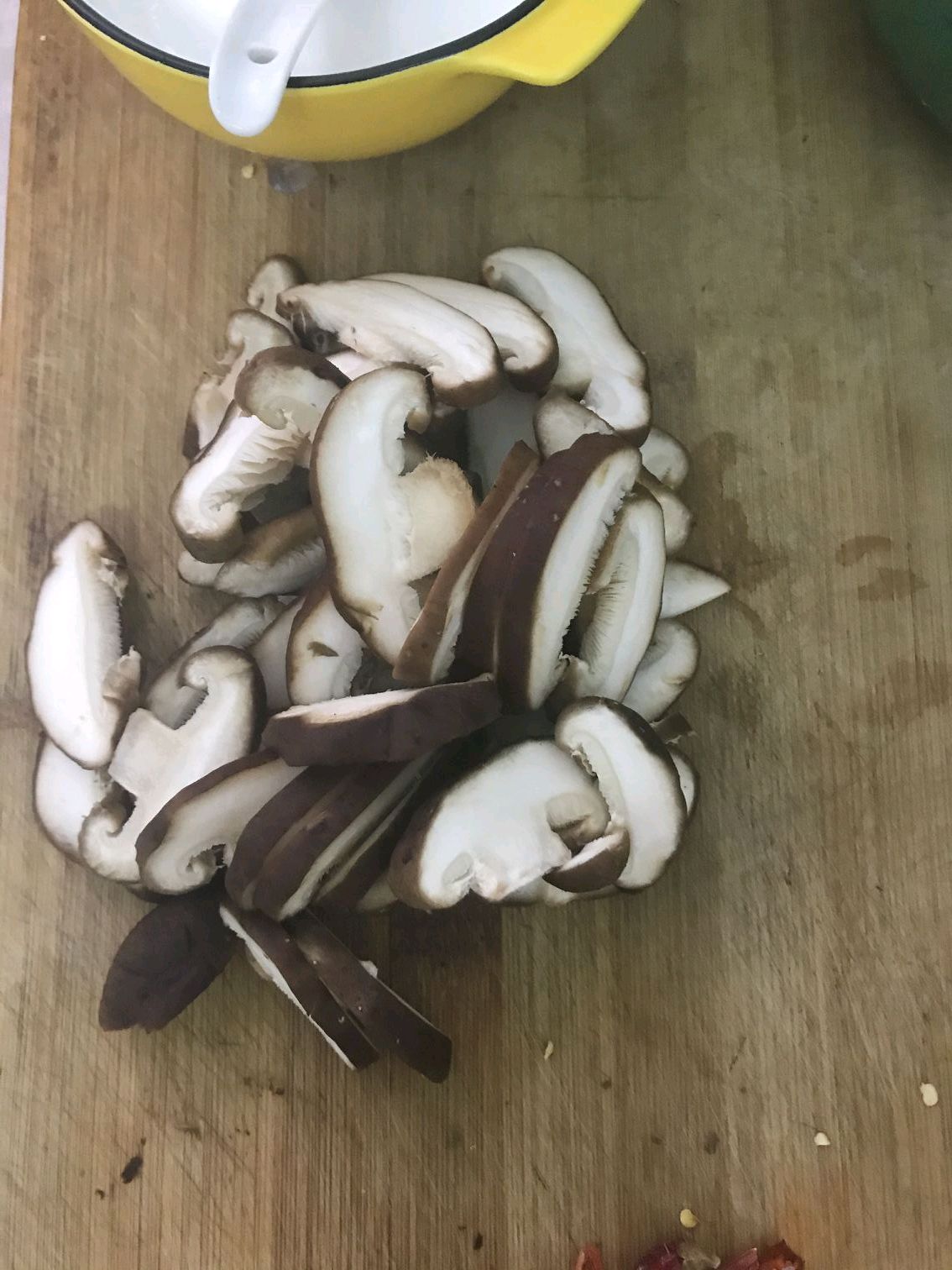 莴笋叶炒香菇