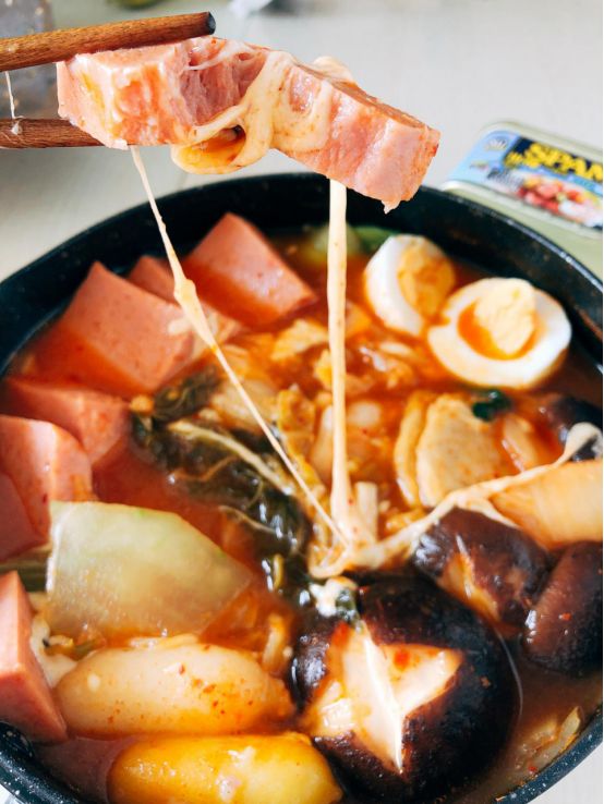 午餐肉芝士年糕火锅