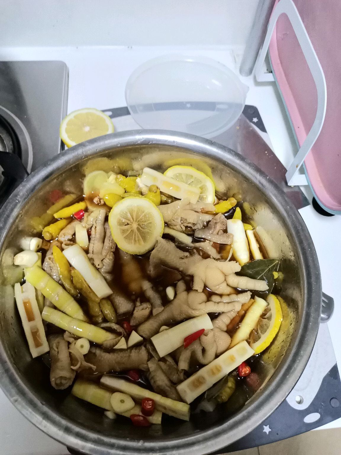 无骨柠檬泡椒鸡爪