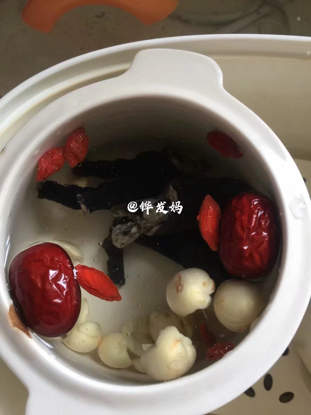 乌鸡莲子汤