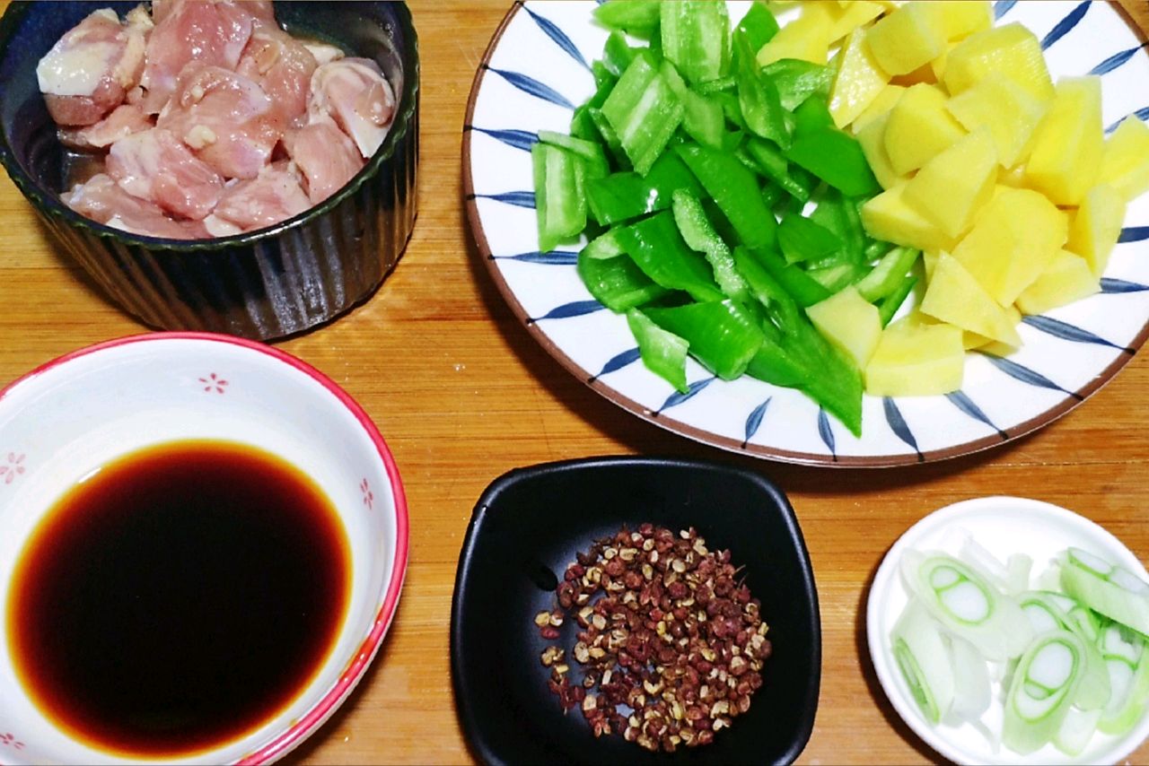 无水料理之土豆焖鸡肉丁