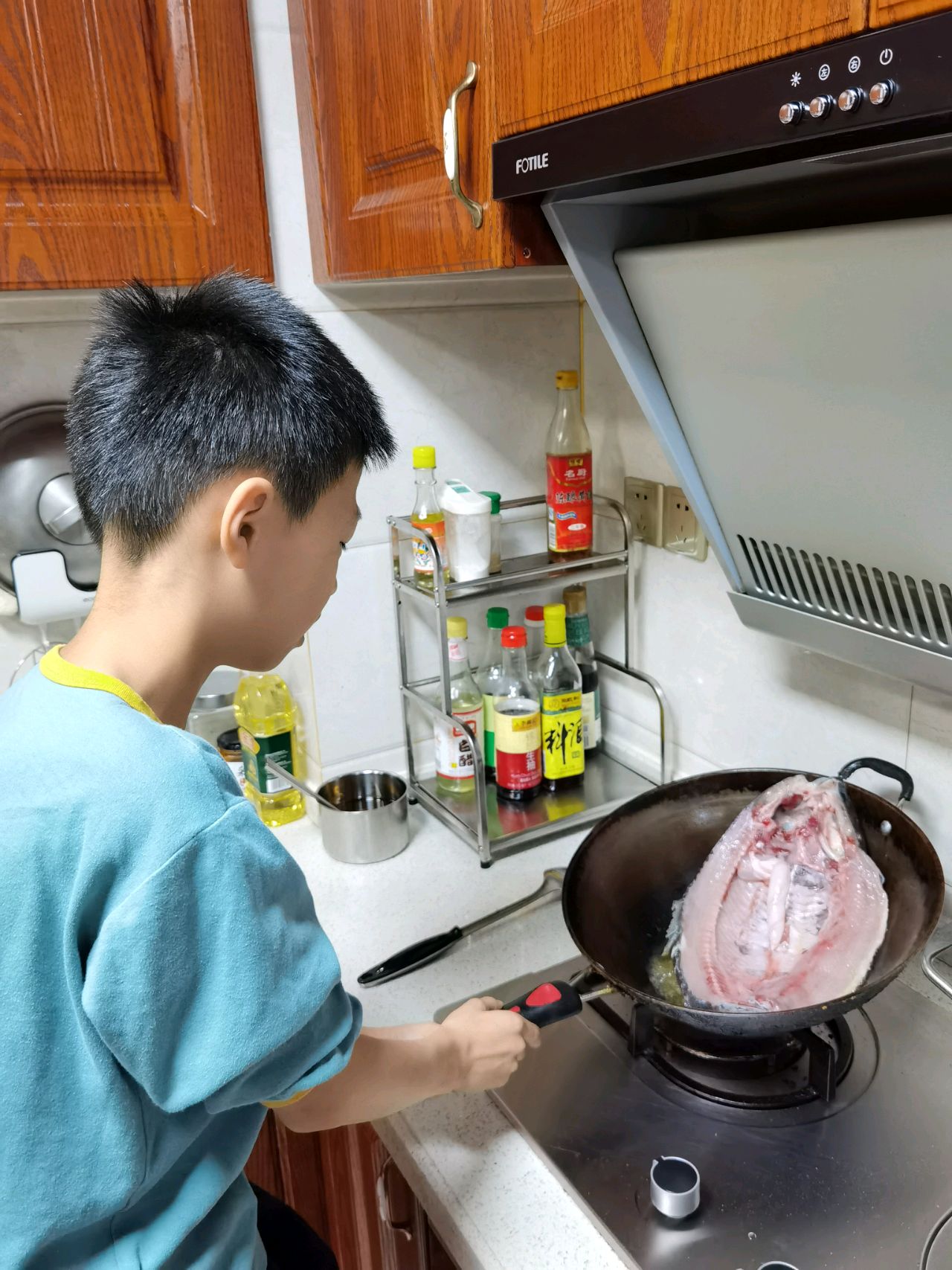 锡箔纸啤酒煮活鱼