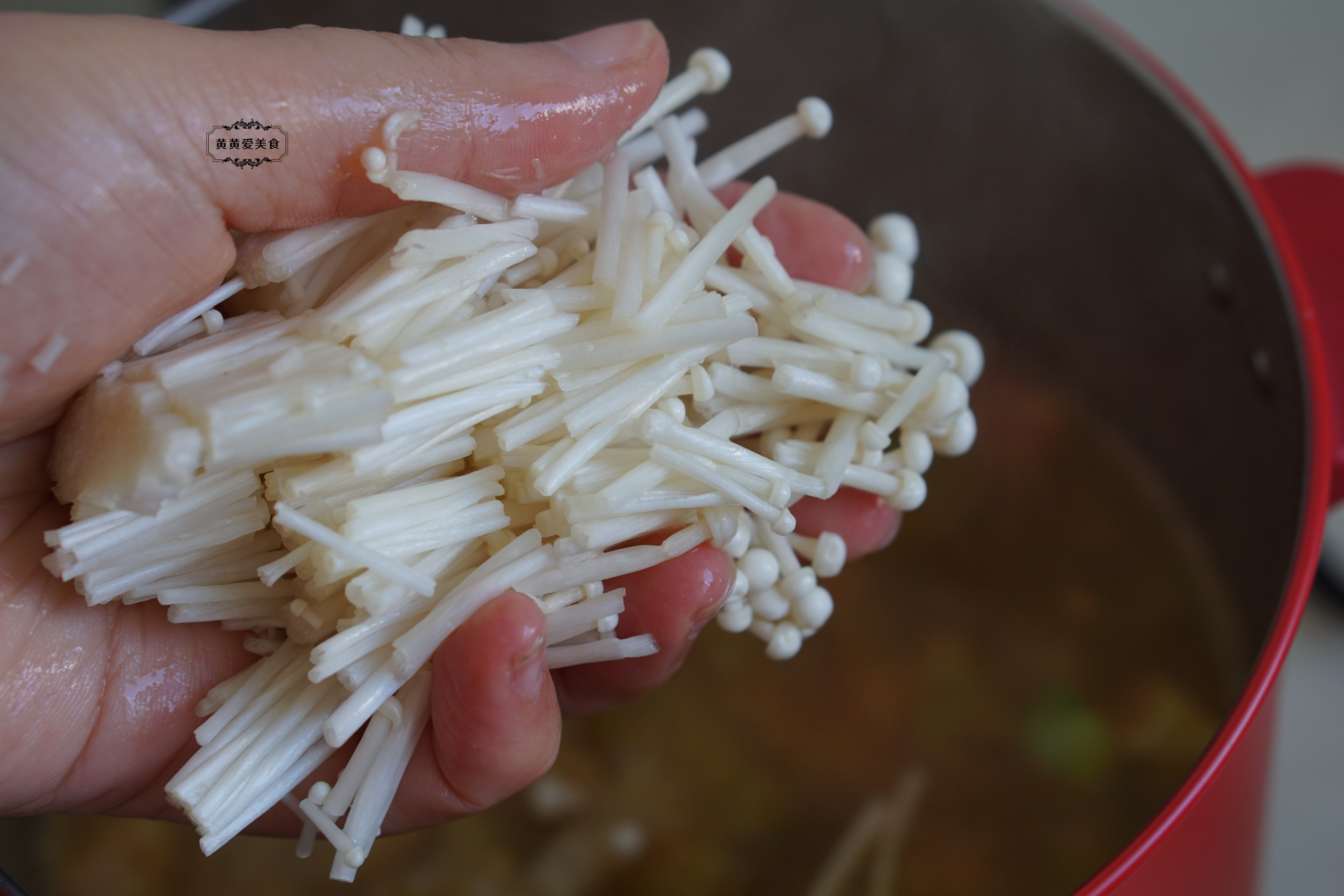西红柿冻豆腐金针菇汤