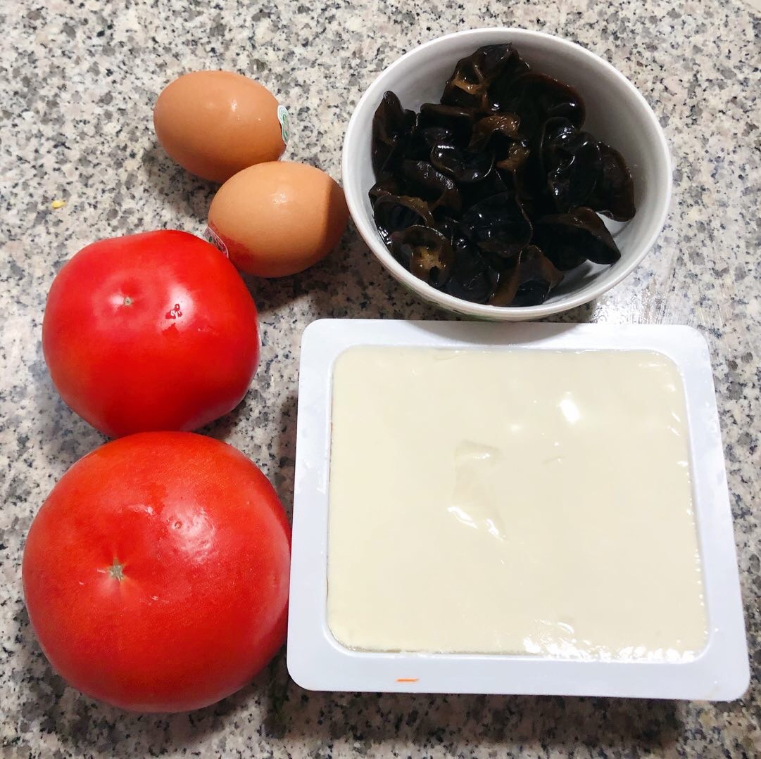 西红柿豆腐木耳蛋花汤