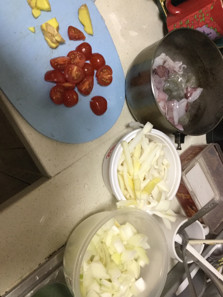 西红柿海鲜酸汤